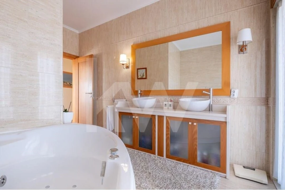 Moradia T2 para Venda em Encarnação Foto 14