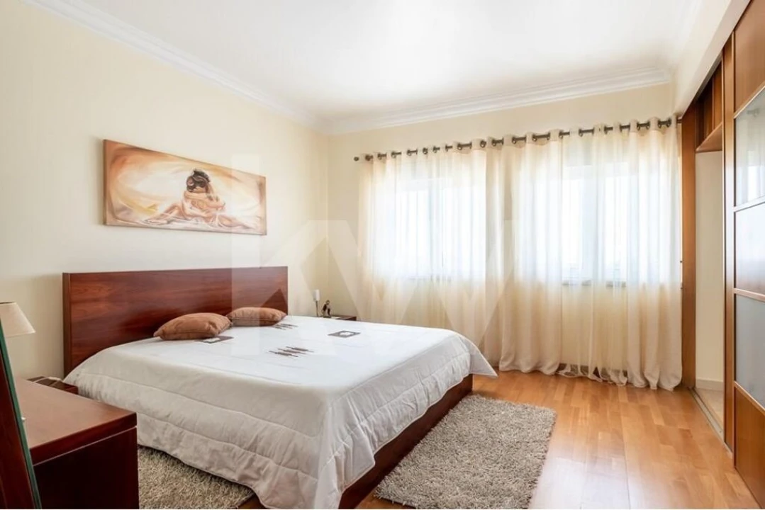 Moradia T2 para Venda em Encarnação Foto 18