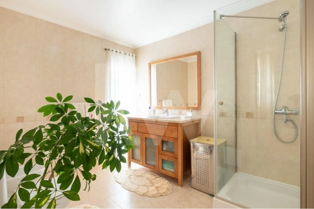 Moradia T2 para Venda em Encarnação Foto 21