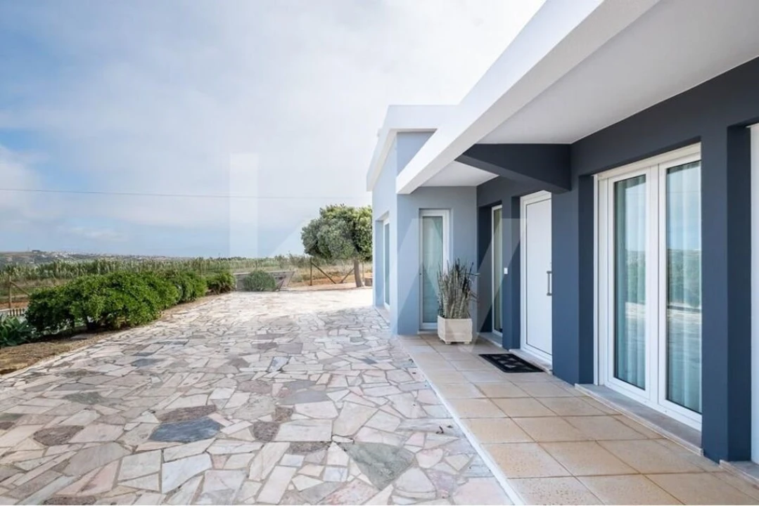 Moradia T2 para Venda em Encarnação Foto 30