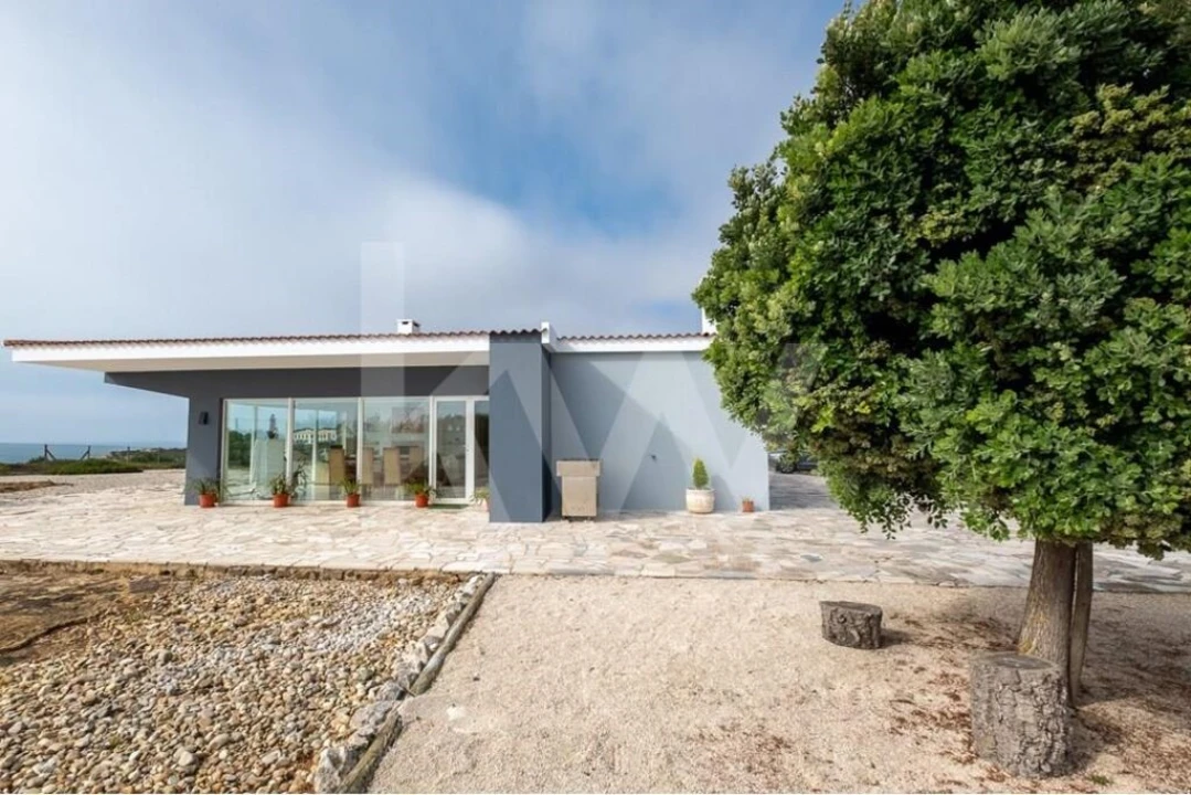 Moradia T2 para Venda em Encarnação Foto 31