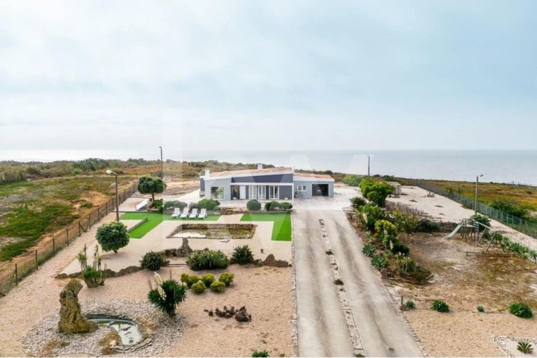 Moradia T2 para Venda em Encarnação Foto 2