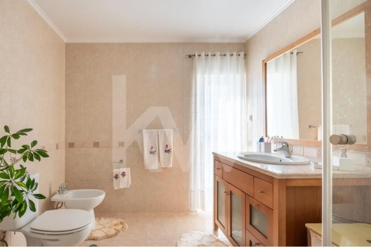 Moradia T2 para Venda em Encarnação Foto 22