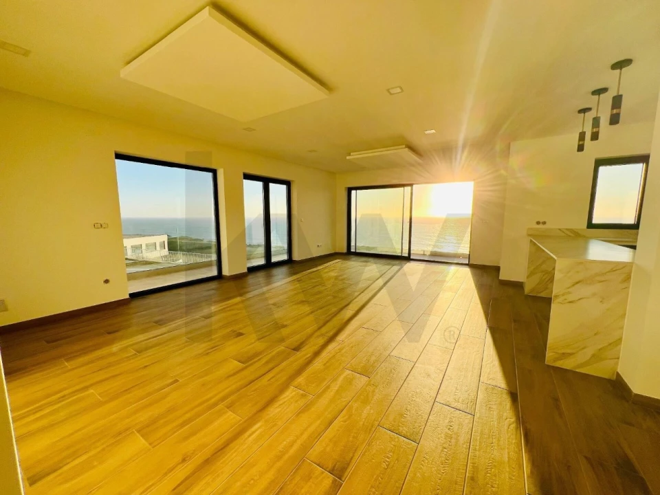 Moradia T3 para Venda em Santo Isidoro Foto 3