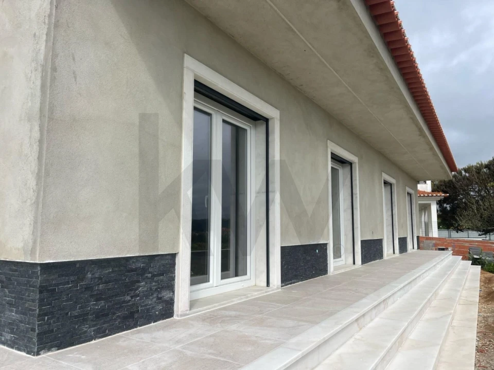 Moradia T4 para Venda em Encarnação Foto 7