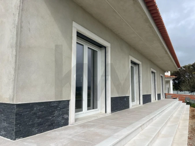 Moradia T4 para Venda em Encarnação Foto 7