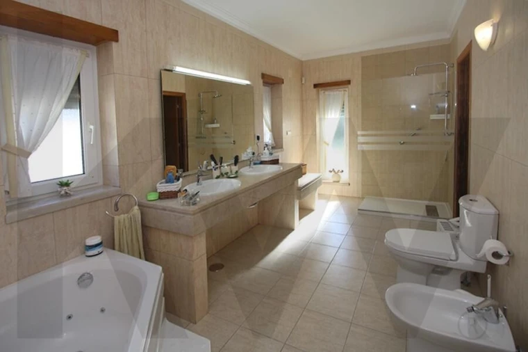 Moradia T4 para Venda em Foz do Arelho Foto 36