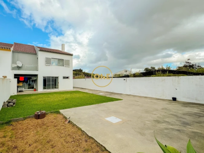 Moradia T3 para Venda em Capelas Foto 23