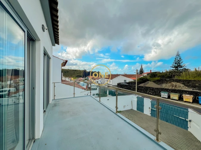 Moradia T3 para Venda em Capelas Foto 16