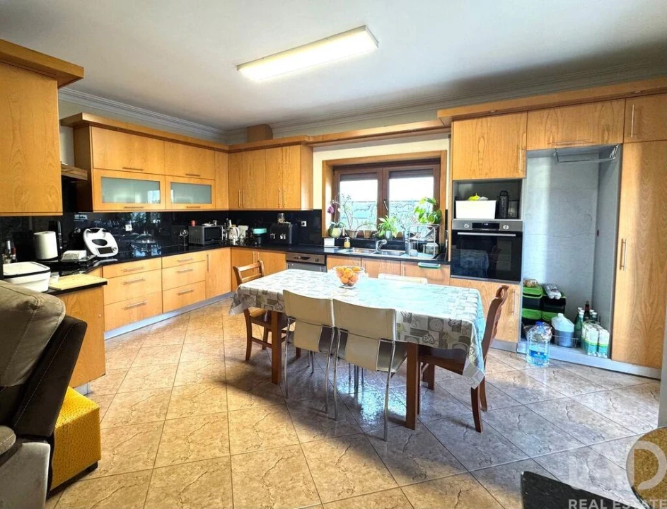 Moradia T4 para Venda em Navió e Vitorino dos Piães Foto 3