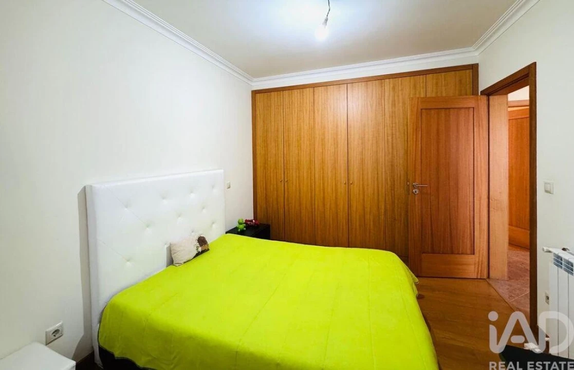 Moradia T4 para Venda em Navió e Vitorino dos Piães Foto 11