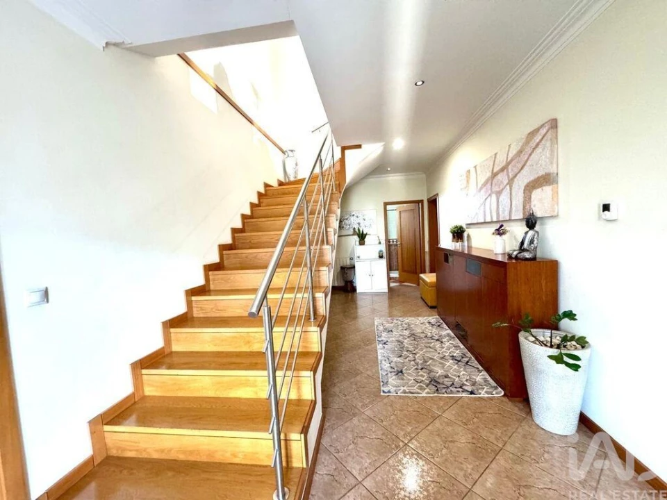 Moradia T4 para Venda em Navió e Vitorino dos Piães Foto 12