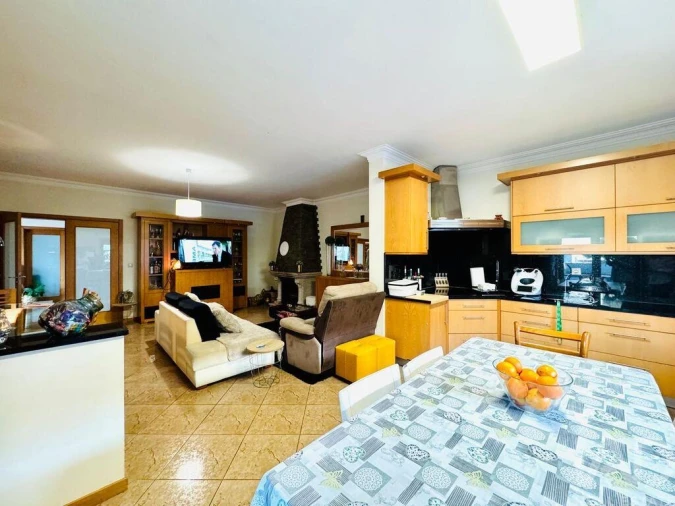 Moradia T4 para Venda em Navió e Vitorino dos Piães Foto 8