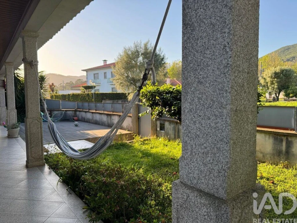 Moradia T4 para Venda em Navió e Vitorino dos Piães Foto 9
