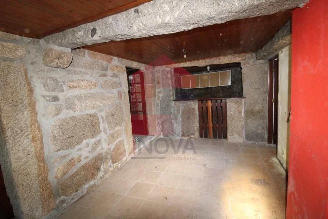 Moradia T2 para Venda em Sabariz Foto 3