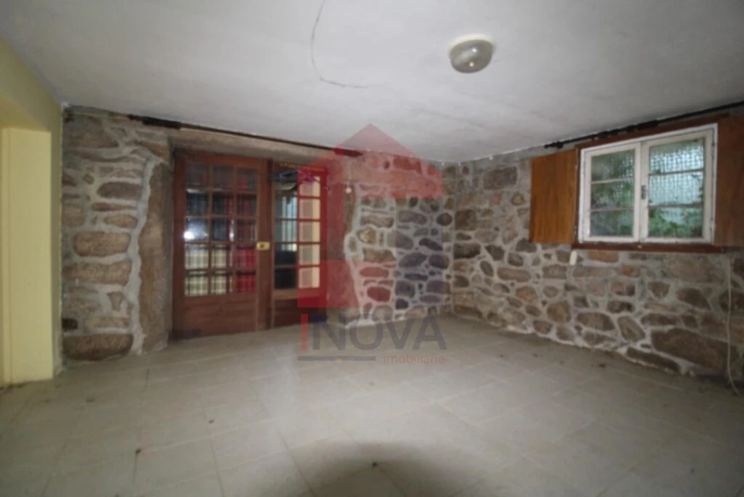 Moradia T2 para Venda em Sabariz Foto 11