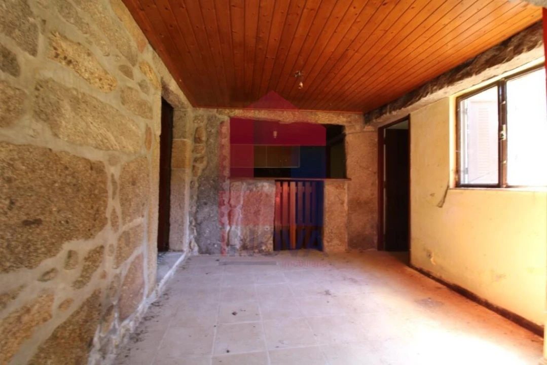 Moradia T2 para Venda em Sabariz Foto 4