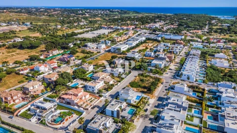Moradia T5 para Venda em Quarteira