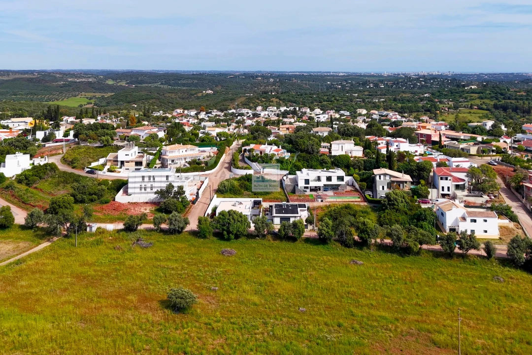 Moradia T3 para Venda em Mexilhoeira Grande Foto 6