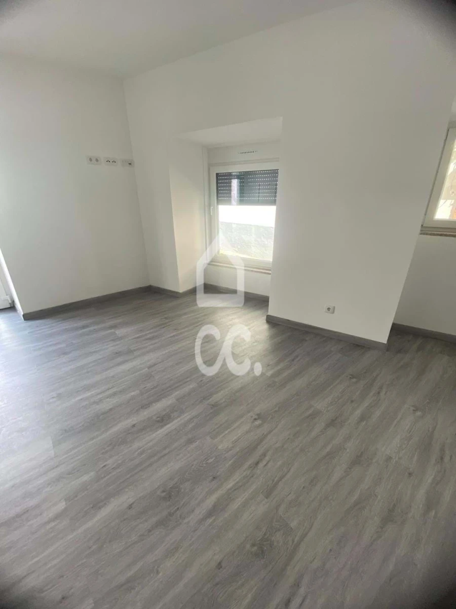 Apartamento T1 para Venda em Tortosendo Foto 5