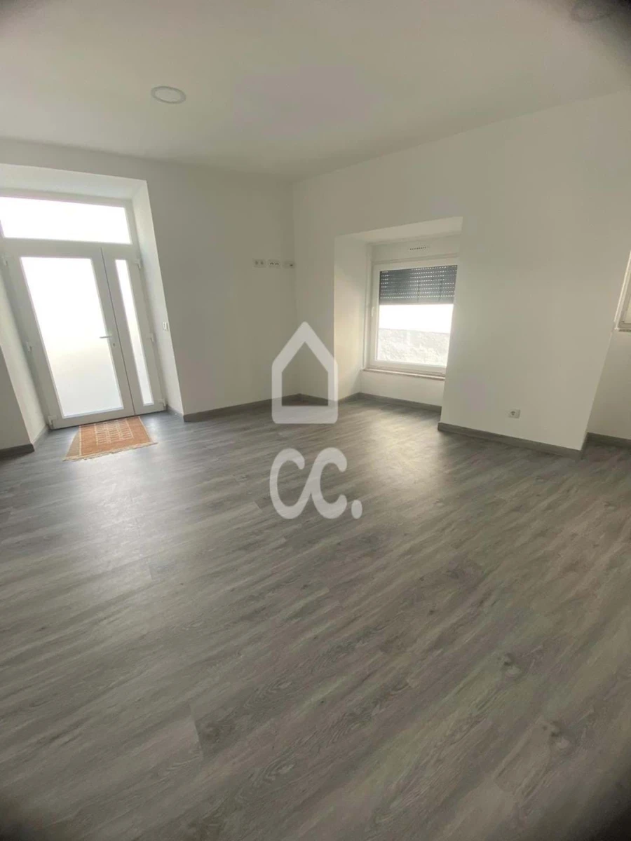 Apartamento T1 para Venda em Tortosendo Foto 3