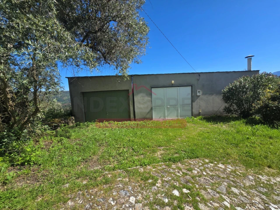 Garagem para Venda em Aldeia das Dez Foto 2