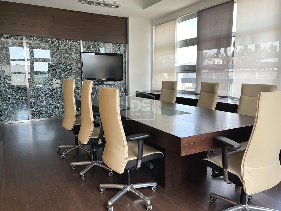 Escritório para Arrendamento em Marinha Grande Foto 1