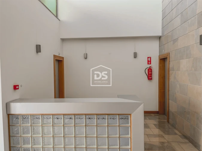 Escritório para Venda em Marinha Grande Foto 16