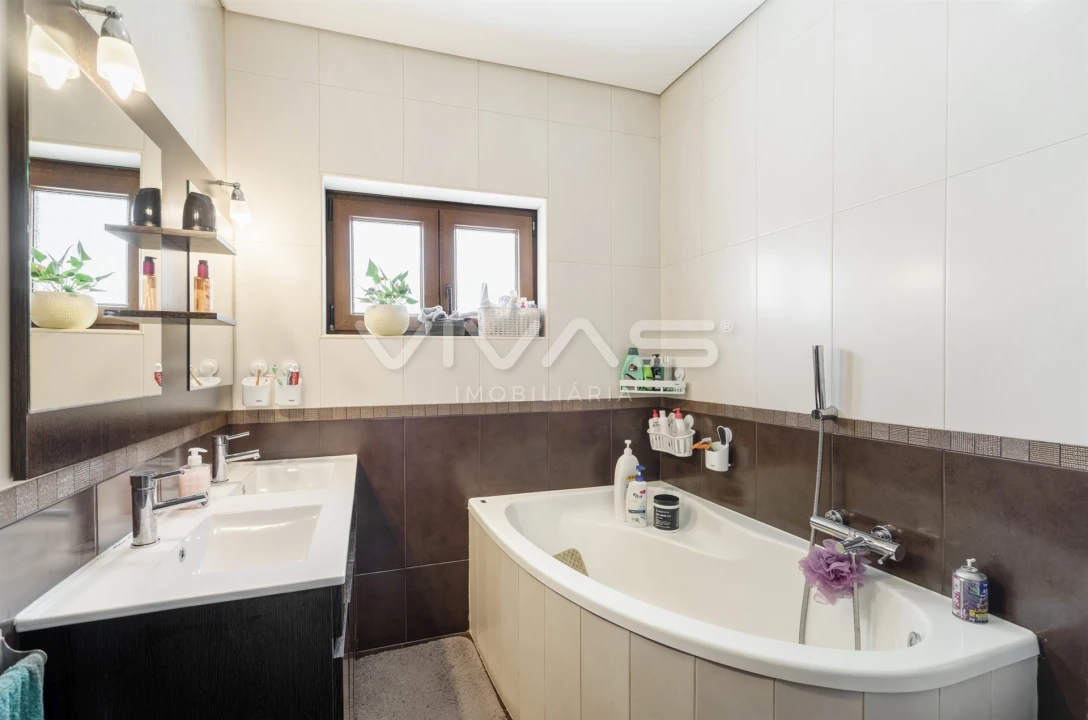 Moradia T4 para Venda em Lage Foto 24