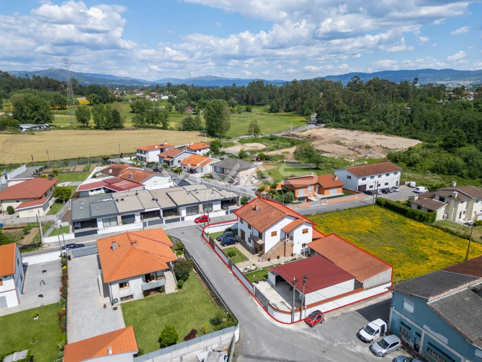 Moradia T4 para Venda em Lage Foto 1