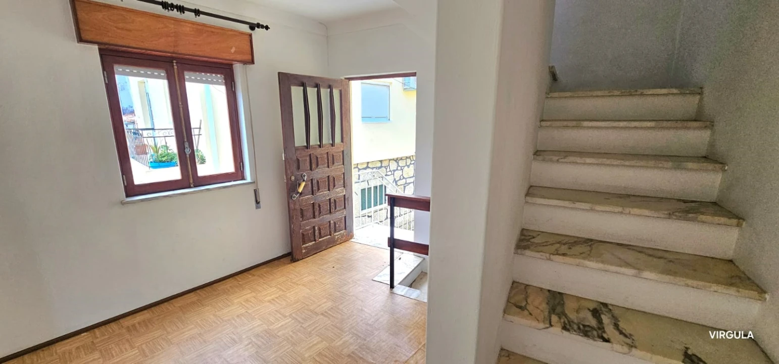 Moradia T2 para Venda em Peso e Vales do Rio Foto 5