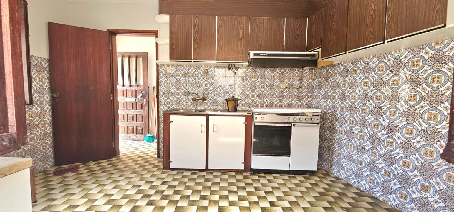 Moradia T2 para Venda em Peso e Vales do Rio Foto 6