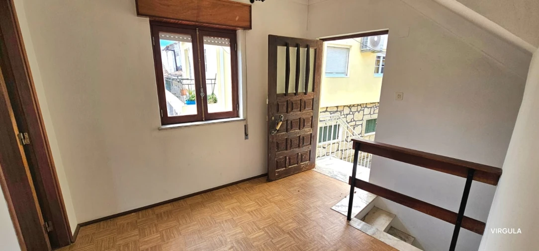 Moradia T2 para Venda em Peso e Vales do Rio Foto 4