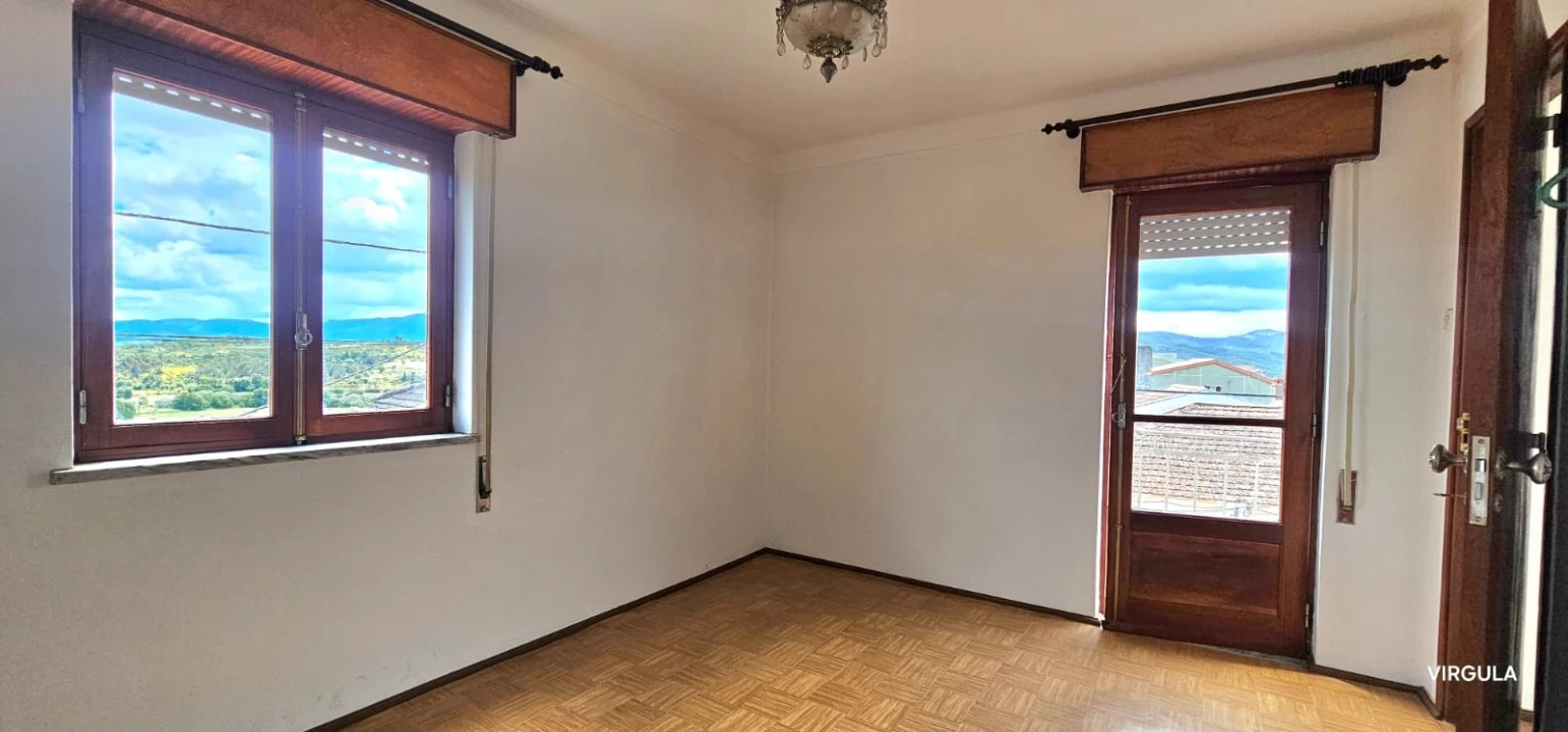 Moradia T2 para Venda em Peso e Vales do Rio Foto 13