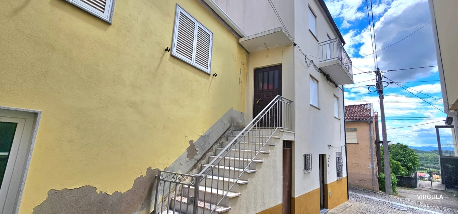 Moradia T2 para Venda em Peso e Vales do Rio Foto 2