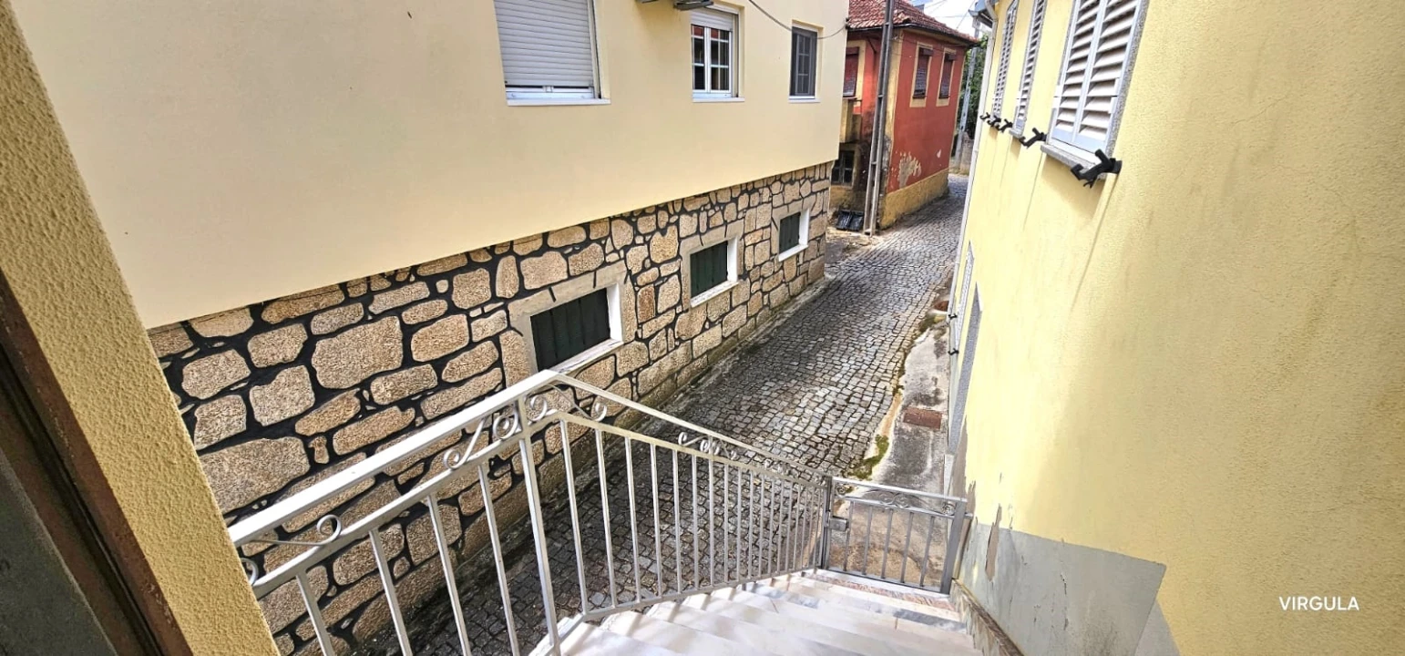 Moradia T2 para Venda em Peso e Vales do Rio Foto 3