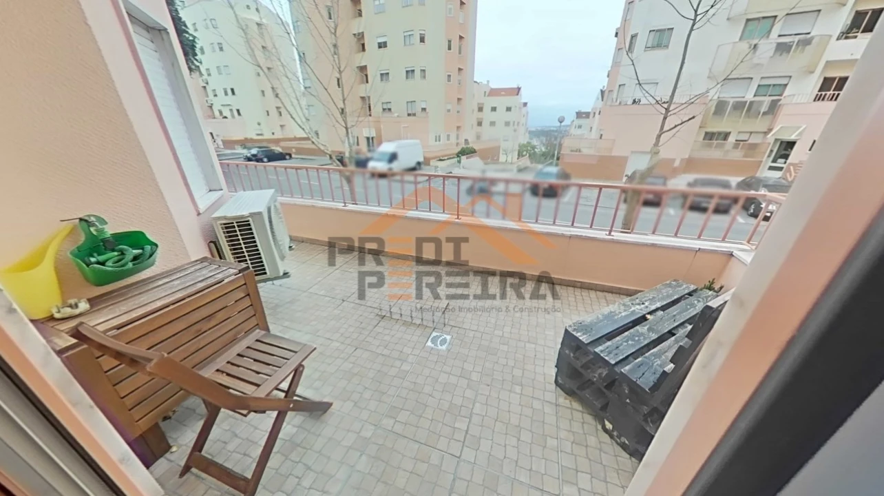 Apartamento T2 para Venda em Ramada e Caneças Foto 3