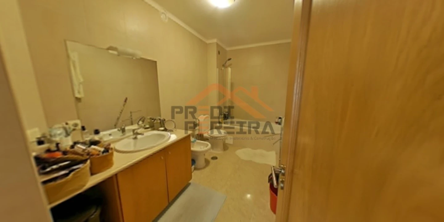 Apartamento T2 para Venda em Ramada e Caneças Foto 30