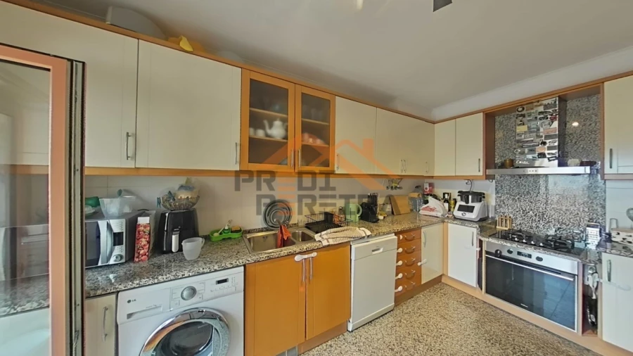 Apartamento T2 para Venda em Ramada e Caneças Foto 11