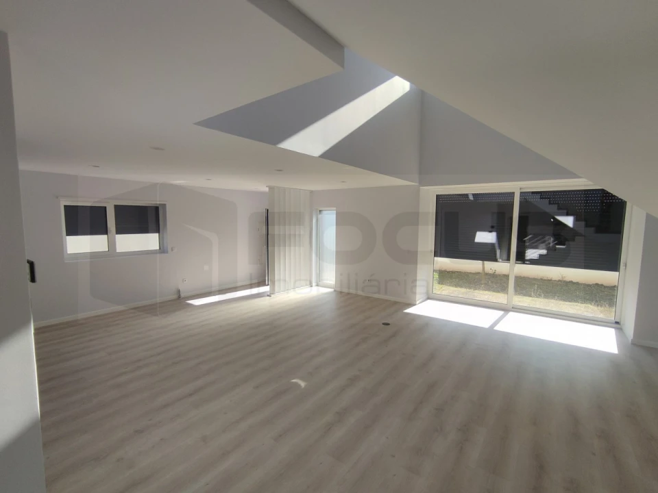 Moradia T4 para Venda em Aradas Foto 1
