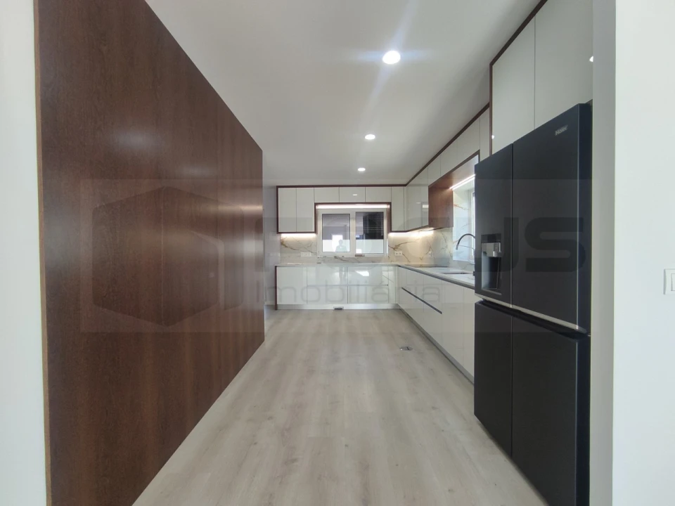Moradia T4 para Venda em Aradas Foto 4