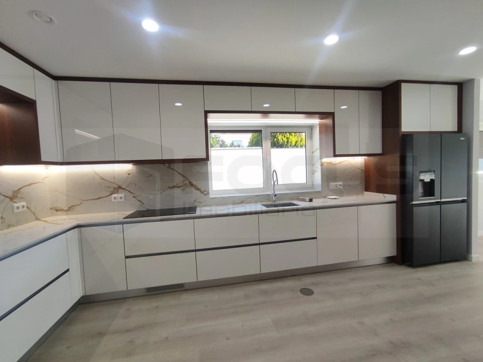 Moradia T4 para Venda em Aradas Foto 2