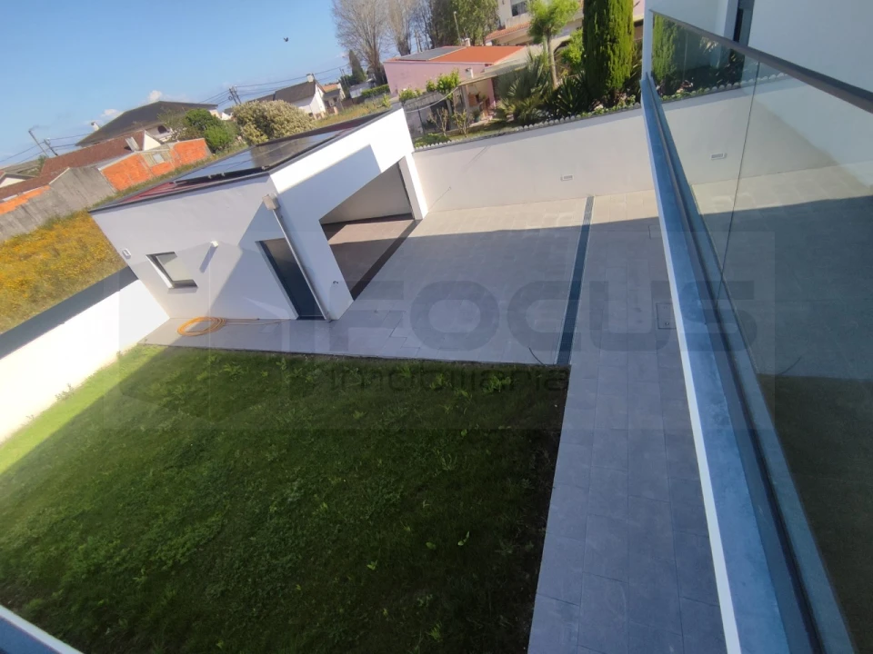 Moradia T4 para Venda em Aradas Foto 24