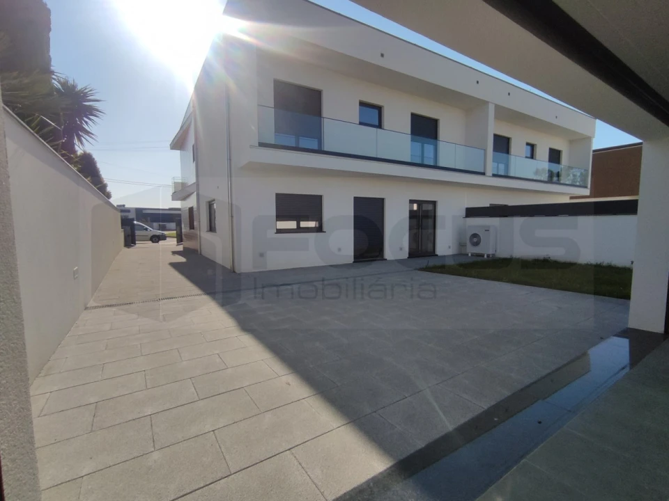 Moradia T4 para Venda em Aradas Foto 32