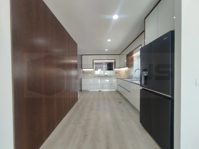Moradia T4 para Venda em Aradas Foto 4