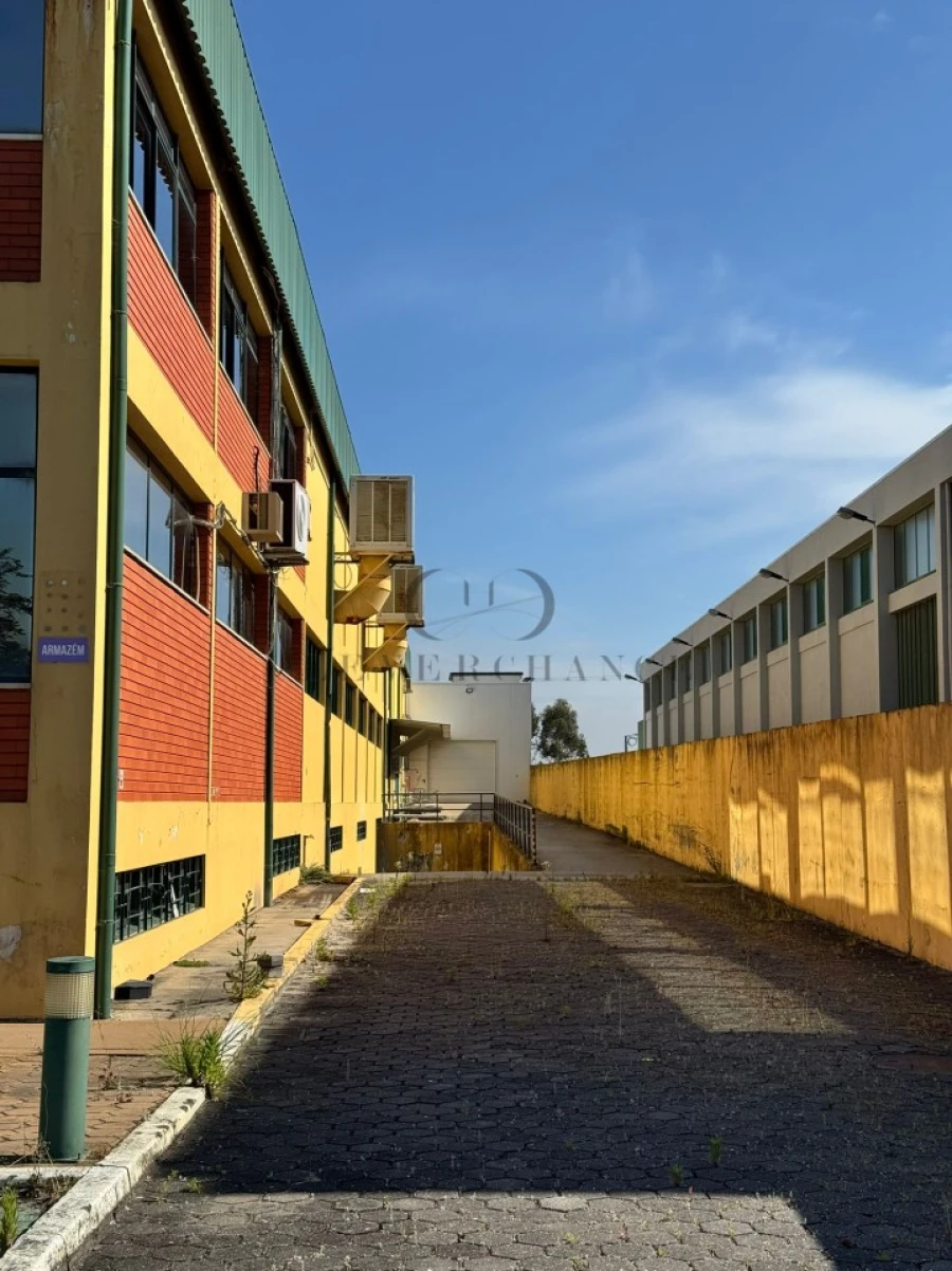 Armazém para Arrendamento em Gulpilhares e Valadares Foto 2