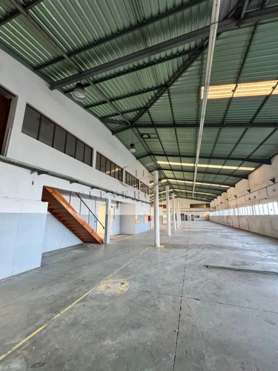 Armazém para Arrendamento em Gulpilhares e Valadares Foto 7