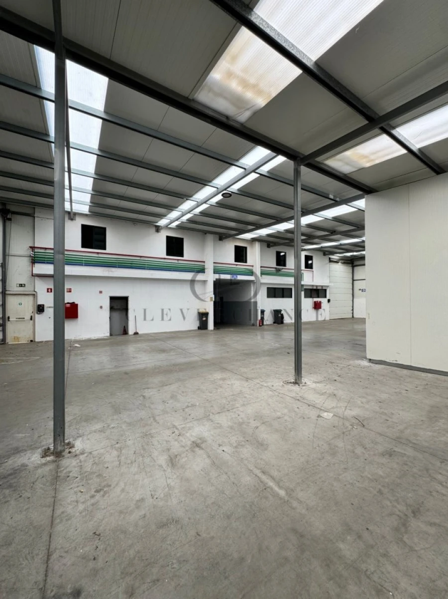 Armazém para Arrendamento em Gulpilhares e Valadares Foto 17