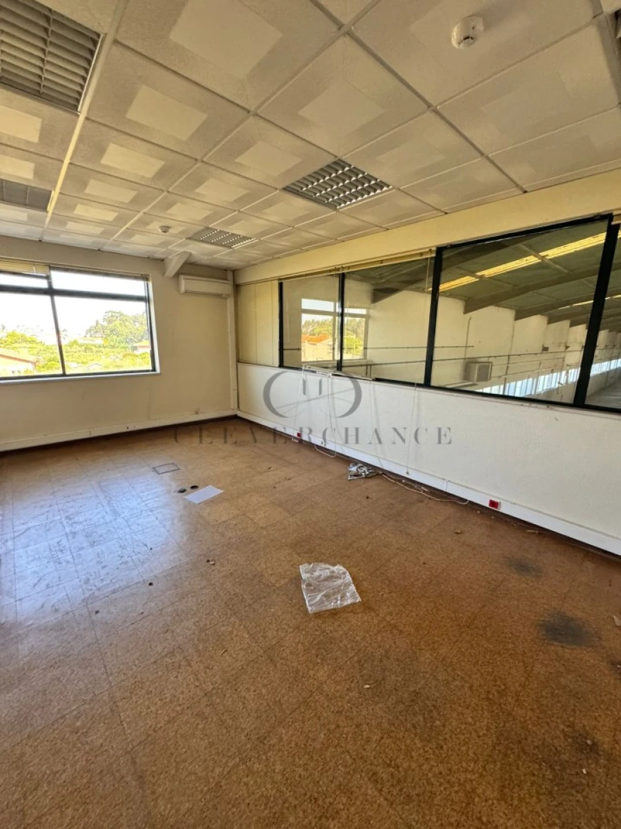 Armazém para Arrendamento em Gulpilhares e Valadares Foto 26