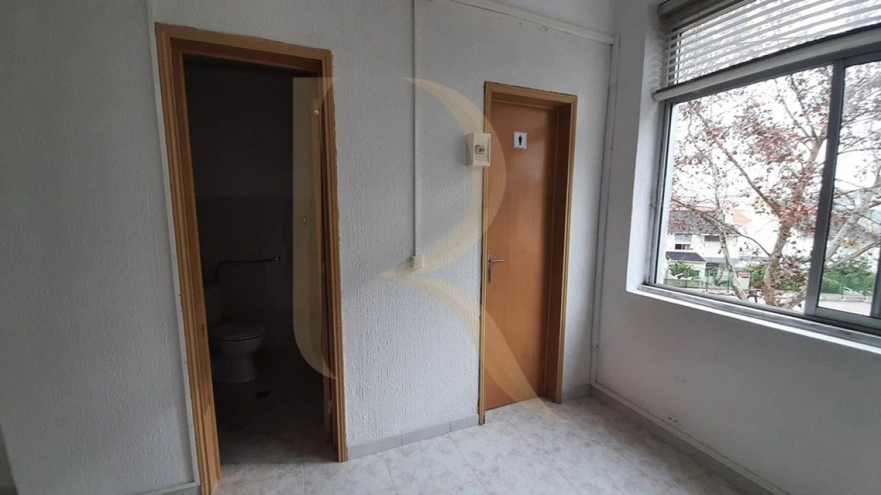 Armazém para Venda em Amora Foto 4